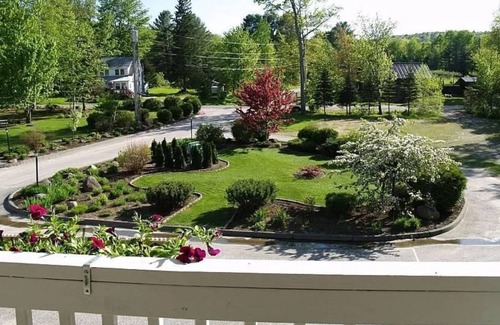 Dryden Hotel | Charming Multi room hotel with WiFi, AC in delightful Wilton