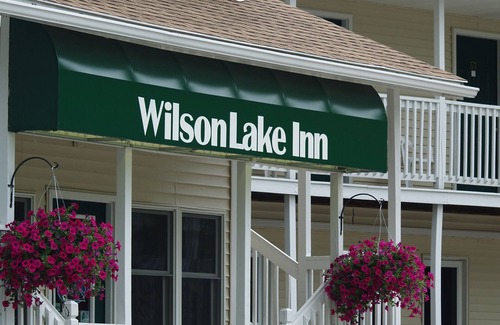 Dryden Hotel | Charming Multi room hotel with WiFi, AC in delightful Wilton