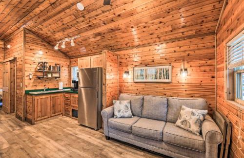 New Bern Haus | Charming New Bern Log Cabin - Pets Welcome!