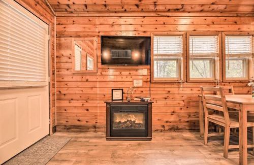 New Bern Haus | Charming New Bern Log Cabin - Pets Welcome!