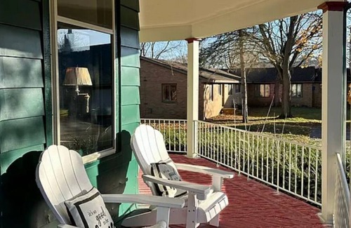 Pinckney Haus | Charming *newly renovated* Victorian House for Rent