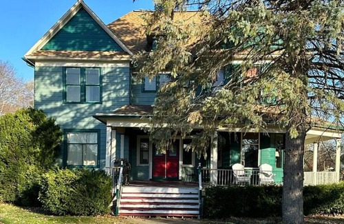 Pinckney Haus | Charming *newly renovated* Victorian House for Rent