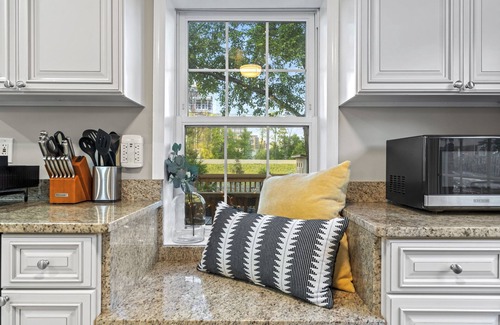 Huntington Haus | Charming Oasis near Metro: Arcade, Coffee, Parks