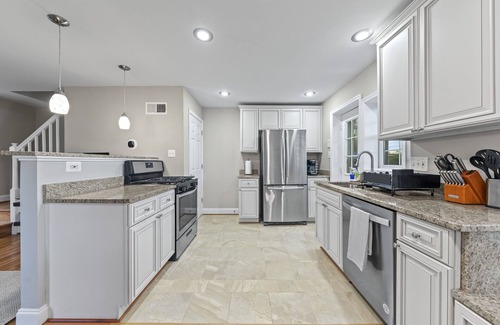 Huntington Haus | Charming Oasis near Metro: Arcade, Coffee, Parks