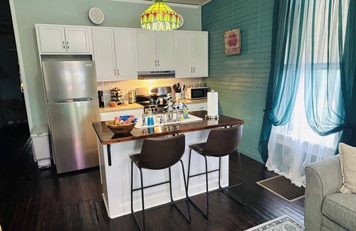 Centreville Wohnung | Charming old country store style residence in the town of Brent, Alabama.