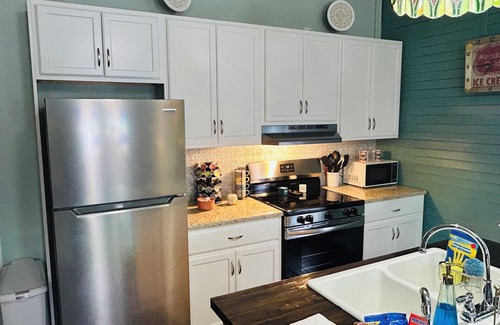 Centreville Wohnung | Charming old country store style residence in the town of Brent, Alabama.