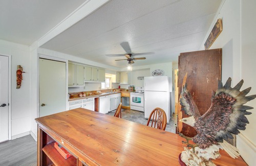 Libby Hütte | Charming Old Farmhouse in Libby: Pets Welcome!