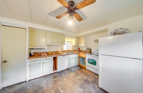 Libby Hütte | Charming Old Farmhouse in Libby: Pets Welcome!