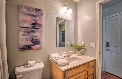 West Plains Haus | NEW! Charming One-Level Home w/ Deck, Walk to Dtwn