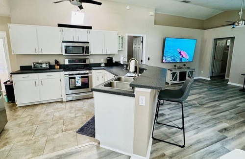 Edgewood Haus | Charming pool house with 3-bedrooms with WiFi, AC in delightful Orlando location