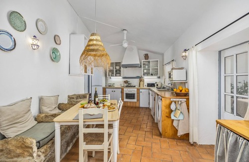 Sao Bras de Alportel Hütte | Charming 2 Bed Cottage with Private Pool and Wonderful Roof Terrace