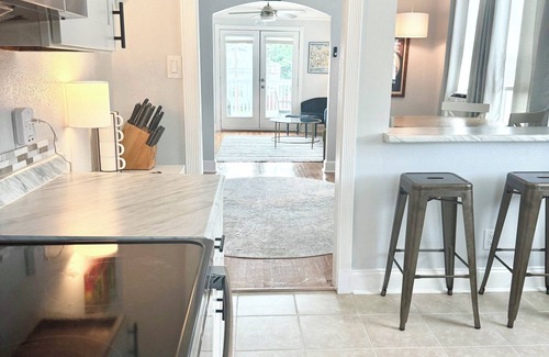 Gentilly Haus | Charming, Quiet, Safe 2BR - quick and easy access to all attractions in NO!