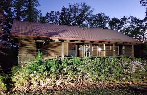 Winona Kabine | Charming ranch style log cabin with AC in scenic Winona