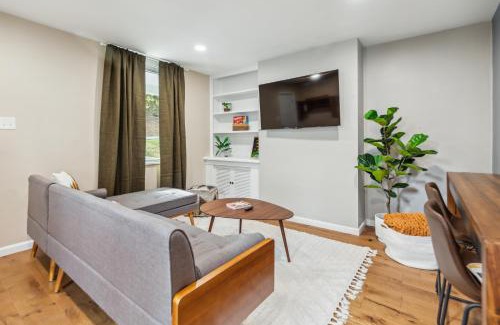 Castle Shannon Haus | Charming Remodeled 3-BR Bungalow near Attractions