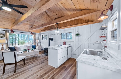 Lake Kabine | Charming Renovated Cabin with a Cottage vibe. Thus "The Cabbage"