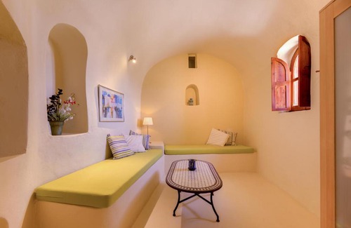 Episkopi Gonias Haus | Charming Restored 300yr-0ld Guest House