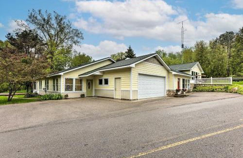 Frankfort Wohnung | Charming Retreat Near Downtown Frankfort and Beaches