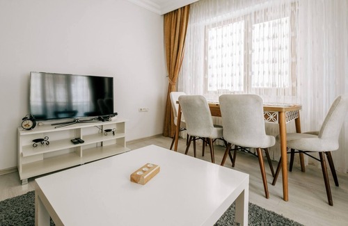 Atasehir Wohnung | Charming Retreat with Stunning Views Atasehir