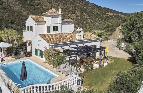Fonte do Bispo Villa | Charming Rural Retreat, A/C, Private Pool & Beautiful Views - 11km from the Coastal Town of Tavira!