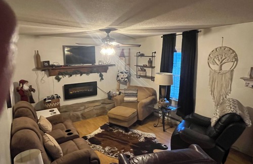 Stokes Haus | Charming & rustic 4-bedroom house minutes from Hanging Rock State Park