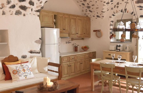 Exo Gonia Villa | Charming Santorini Villa | Pori House | 1 Bedroom | Rustic & Traditional Interior | Exo Gonia