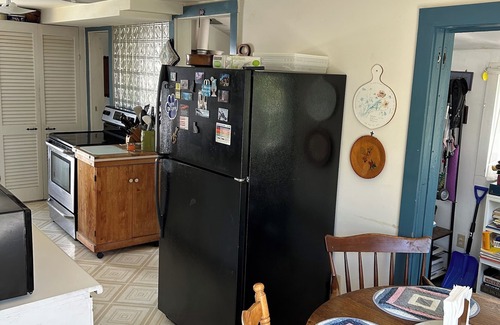 Lords Point Haus | Charming Seaside Cottage 2-bedroom with WiFi, AC in Lord's Point ,Stonington.