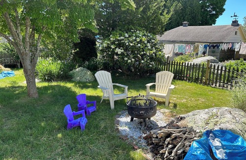 Lords Point Haus | Charming Seaside Cottage 2-bedroom with WiFi, AC in Lord's Point ,Stonington.