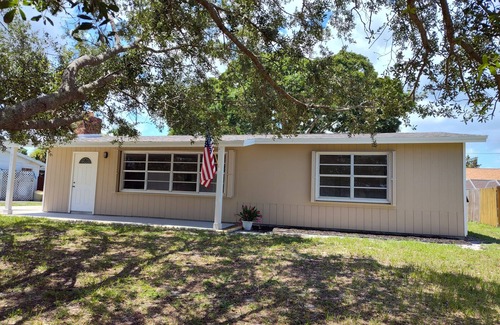 Sebastian Highlands Hütte | Charming Sebastian Home . bring Your Boat!