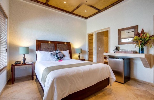 Placencia Resort | Charming Single Room w/ Private Patio, Wireless Internet, & Mini Bar