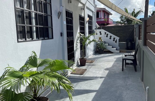 Belize City Wohnung | Charming & Spacious 2-bedroom Apartment Near Ocean-Starfish Villa
