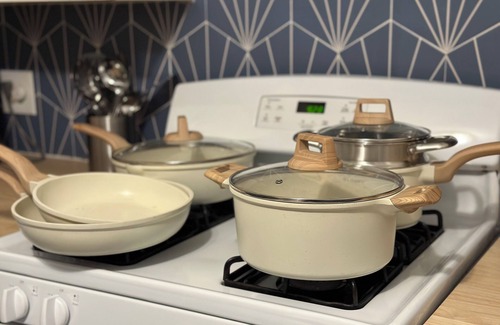 Antioch Haus | Charming, Spacious. 3bd, 1.5 B by - Chain O'Lakes. Kayaks&bikes 30-Day min stay