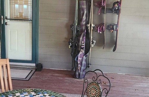 Ponder Point Wohnung | Charming studio in beautiful Sandpoint Idaho.