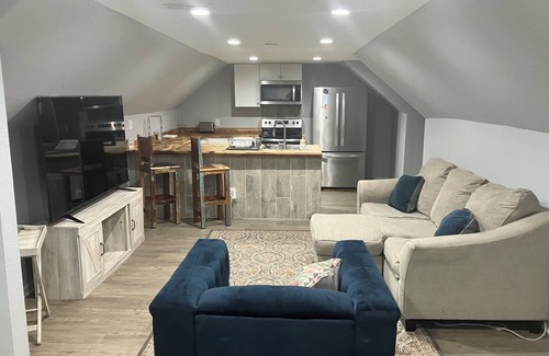 Portsmouth Wohnung | Charming studio lounge with WiFi and AC in Portsmouth