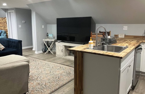 Portsmouth Wohnung | Charming studio lounge with WiFi and AC in Portsmouth