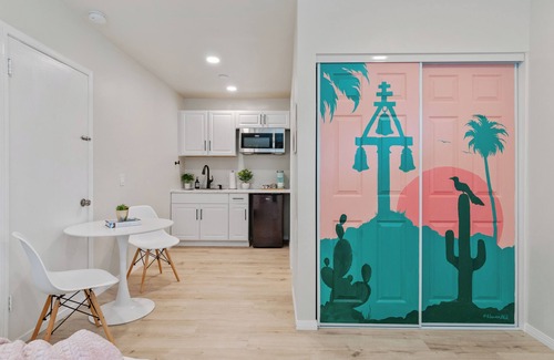 Riverside Haus | Charming studio near UCR, Downtown & plazas