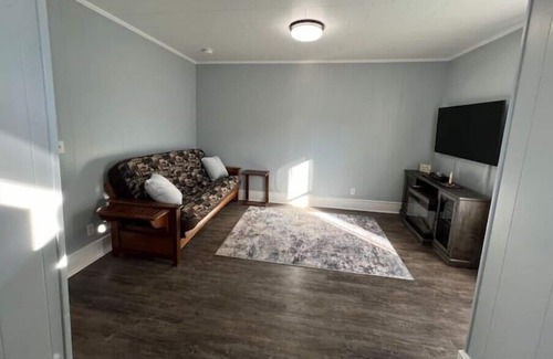 Colebrook Wohnung | Charming studio unit in the heart of downtown Colebrook!n