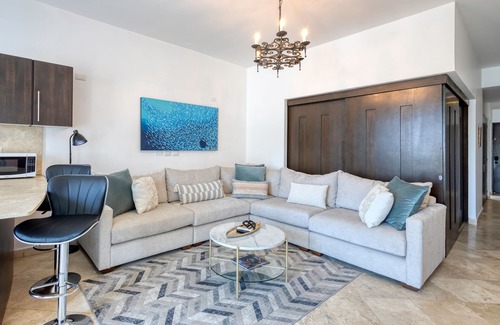 Libertad Wohnung | Charming & sunlit condo with pool & balcony - near golf, beaches, & nightlife