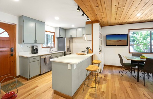 Sunnyside Haus | Charming Sunnyside Cabin mit Sauna - zu Fuß zum See