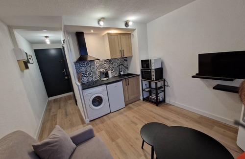 Port-la-Nouvelle Wohnung | Charming T2 in residence close to the beach and all amenities