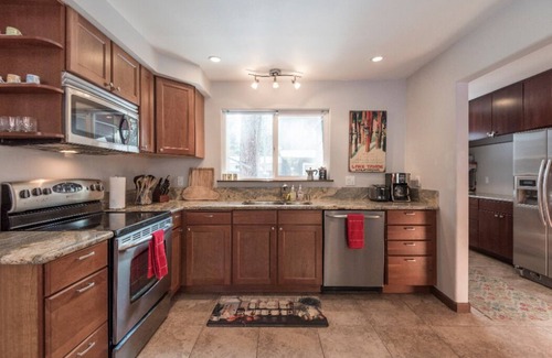 Tahoe Island Kabine | Charming Tahoe Vacation Home 2br/2ba