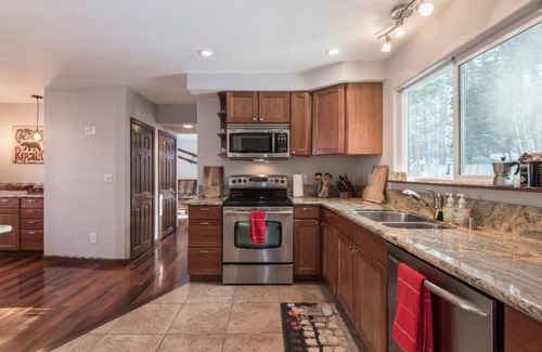 Tahoe Island Kabine | Charming Tahoe Vacation Home 2br/2ba