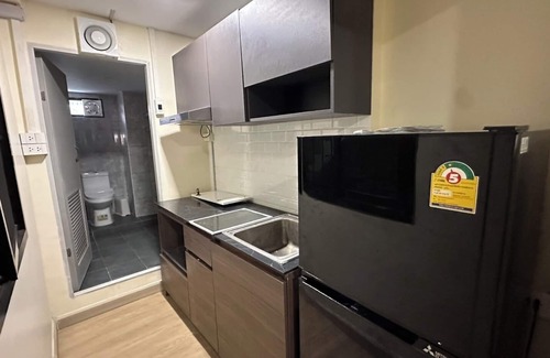Khlong Toei Haus | Charming spacious room in enchanting Thong Lo, Bangkok with Full Kitchen