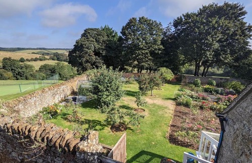 Sibford Gower Haus | Charming, thatched guest house in the Cotswolds