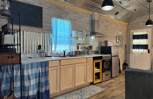 Pangburn Kabine | Charming tiny home in delightful Pangburn near Little Red River - pet friendly