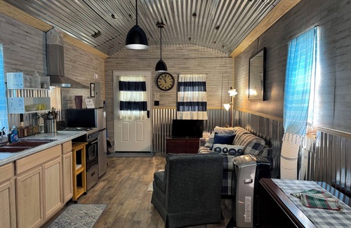 Pangburn Kabine | Charming tiny home in delightful Pangburn near Little Red River - pet friendly