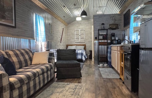 Pangburn Kabine | Charming tiny home in delightful Pangburn near Little Red River - pet friendly
