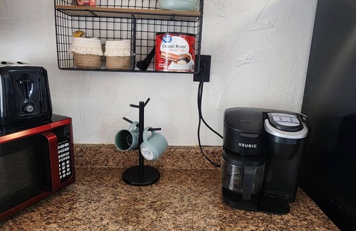 Duncan Kabine | Charming tiny home with AC in Duncan - perfect for a cozy getaway