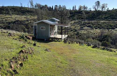 Paradise Hütte | Charming Tiny House in Paradise with gorgeous views of the Sutter Buttes.