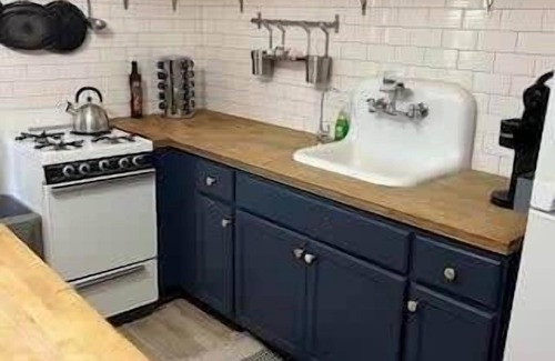 Freetown - Port Rico Haus | Charming Townhouse in Lafayette