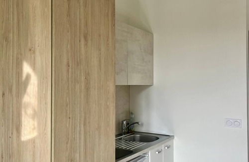 Levallois-Perret Wohnung | Charming two - Bedroom Duplex with WiFi & AC Near Paris in Levallois-Perret